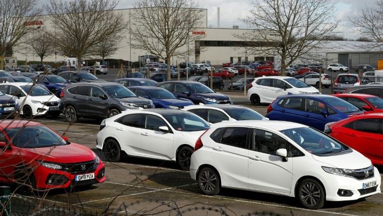 Vendas de carros na China sofrem queda anual de 19% em janeiro