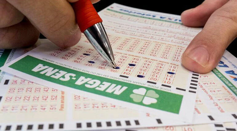 Mega-sena acumula e pode pagar R$ 44 milhões na terça-feira