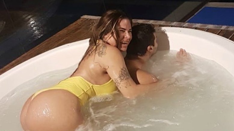 Após 20 anos, Solange Gomes refaz 'Banheira do Gugu' com amigo