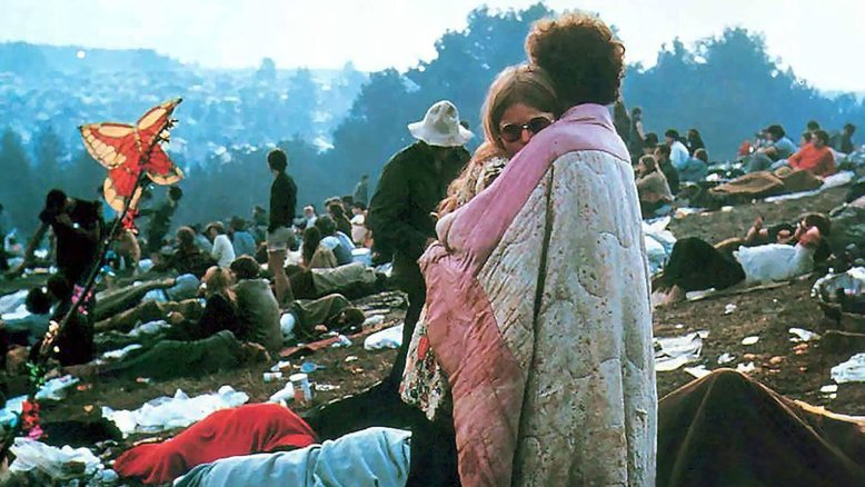50 anos depois, casal de foto clássica de Woodstock retorna a festival