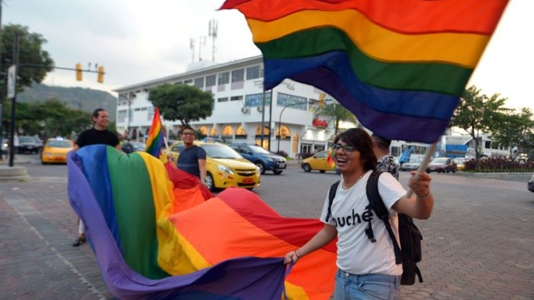 Equador aprova casamento gay