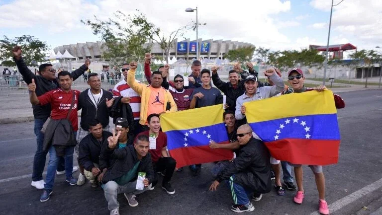 Imigrantes festejam em Belo Horizonte avanço da Venezuela na Copa América