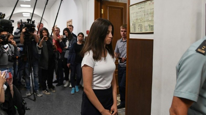Caso de irmãs parricidas evidencia indiferença ante violência doméstica na Rússia