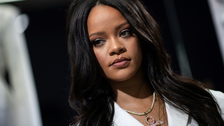Rihanna se torna a cantora mais rica do mundo
