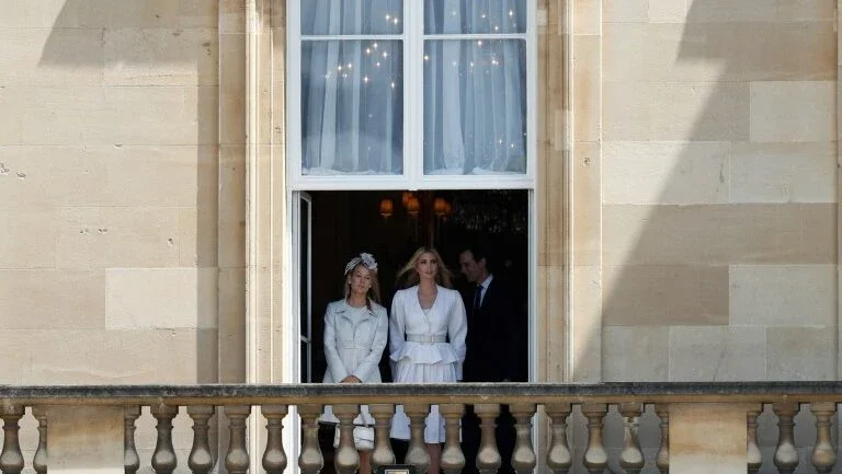 Família Trump no Palácio de Buckingham, uma visita registrada no Instagram