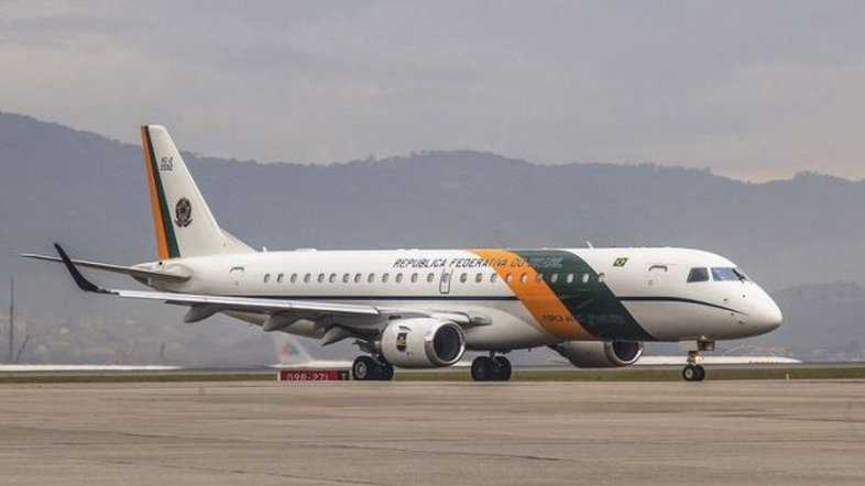 Bolsonaro viaja aos EUA para não passar faixa a Lula