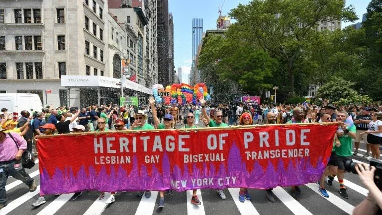 NY celebra Orgulho Gay com marcha multitudinária, 50 anos após Stonewall