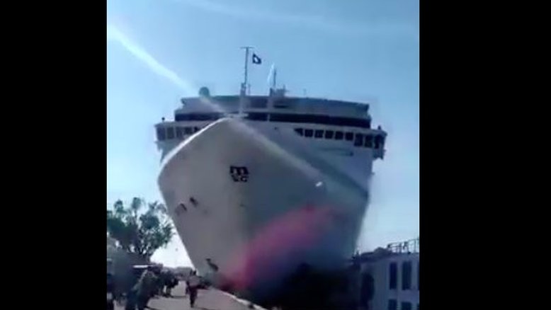Acidente com cruzeiro em Veneza gera pânico e retoma polêmica