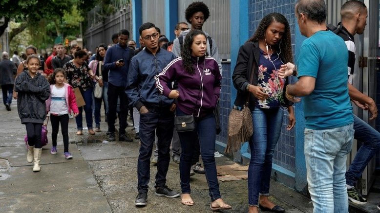 'A gente não pode escolher': desempregados encaram qualquer trabalho no Brasil
