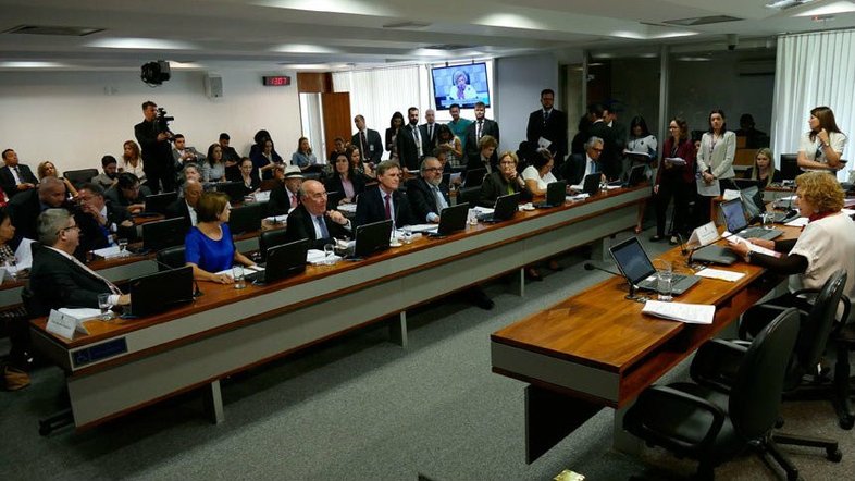 Comissão do Senado aprova projeto que antecipa feriados para segunda-feira