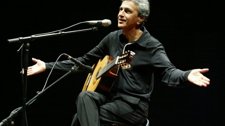 Caetano Veloso cobra dívida milionária de Olavo de Carvalho por descumprir decisão judicial