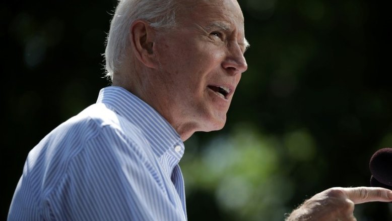 Joe Biden, pré-candidato à presidência dos EUA, é criticado por opiniões sobre aborto