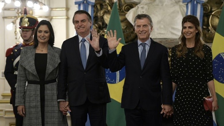 Em encontro com Macri, Bolsonaro pede "eleição responsável" aos argentinos