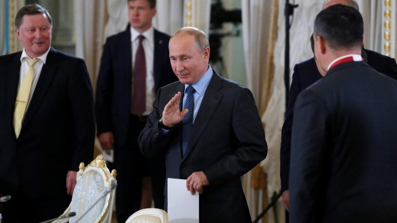 Putin pergunta se quem apoia Guaidó está louco