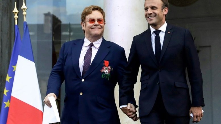 Elton John e Macron se mobilizam contra Aids em Paris