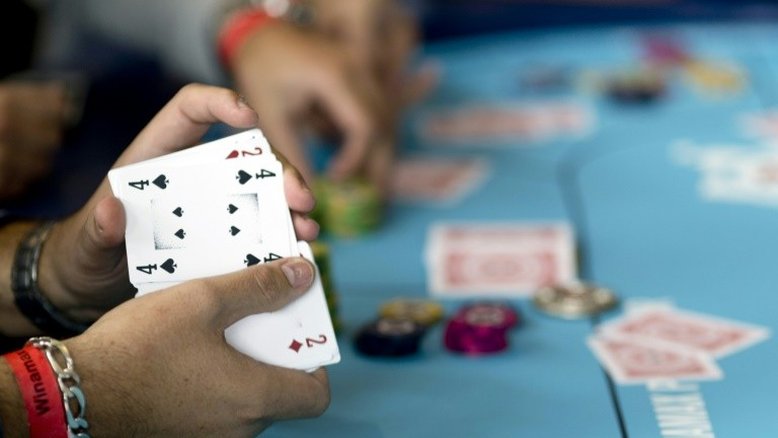 Inteligência artificial ganha partida de pôquer de seis jogadores