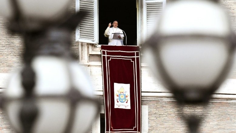Papa pede ação rápida para evitar naufrágio de migrantes