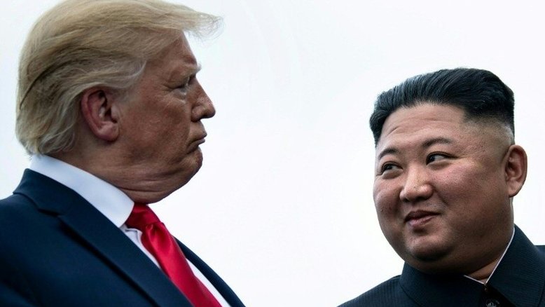 Trump é criticado após histórica visita à Coreia do Norte