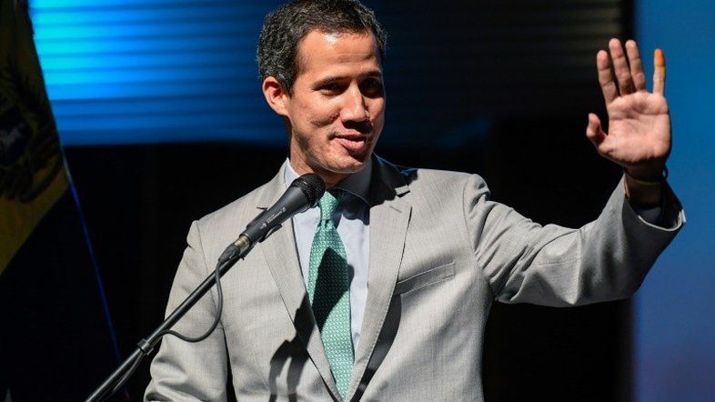 Secretário de Estado dos EUA promete apoio 'inquebrantável' a Guaidó