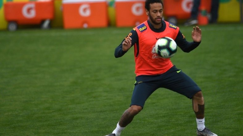 Neymar tem descanso dos tribunais mas futuro esportivo é incógnita