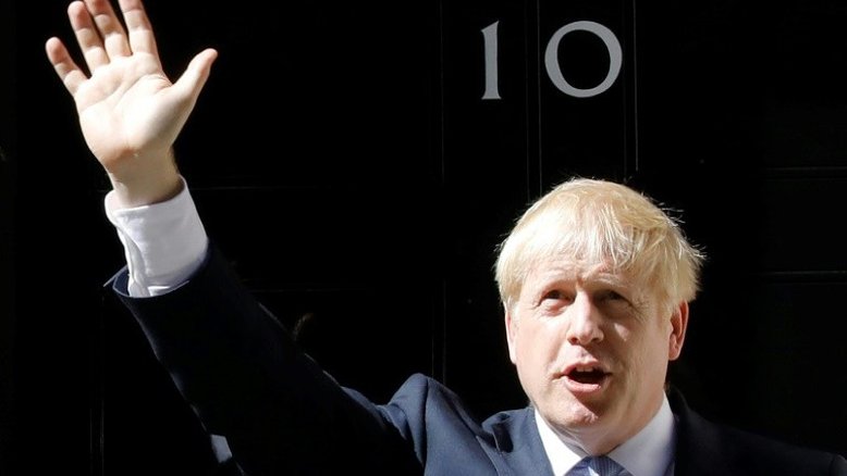 Ministro irlandês acusa premiê britânico de criar um conflito com a UE