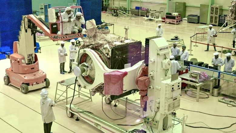 India cancela primeira missão ao polo sul da Lua