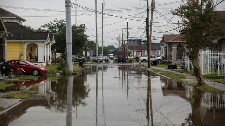 Inundações e chuvas atingem Nova Orleans antes de potencial furacão