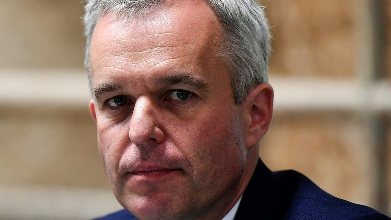 Ministro francês acusado de esbanjar dinheiro não vai renunciar