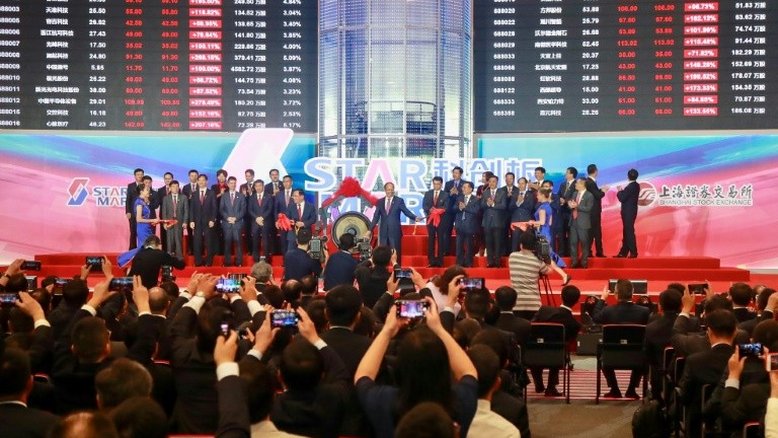 'Nasdaq chinês' gera comoção em estreia na Bolsa de Xangai