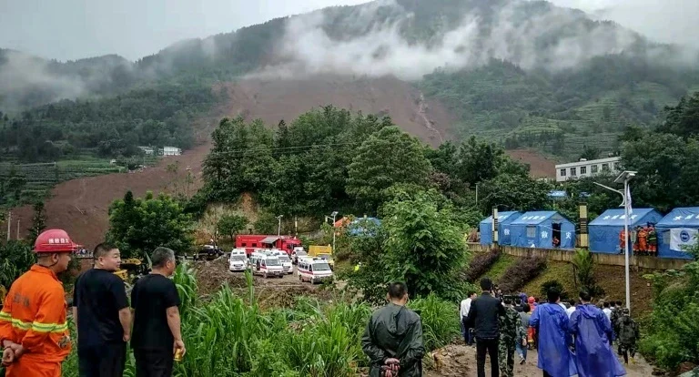Deslizamento de terra deixa 13 mortos na China
