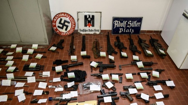 Itália: Polícia apreende míssil e artefatos nazistas com grupo de extrema-direita