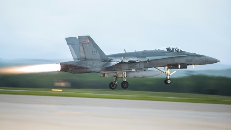 Quatro fabricantes concorrem por contrato de aviões para Canadá