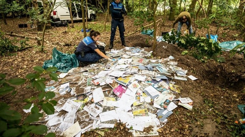 Carteiro enterrou milhares de cartas em bosque na Holanda