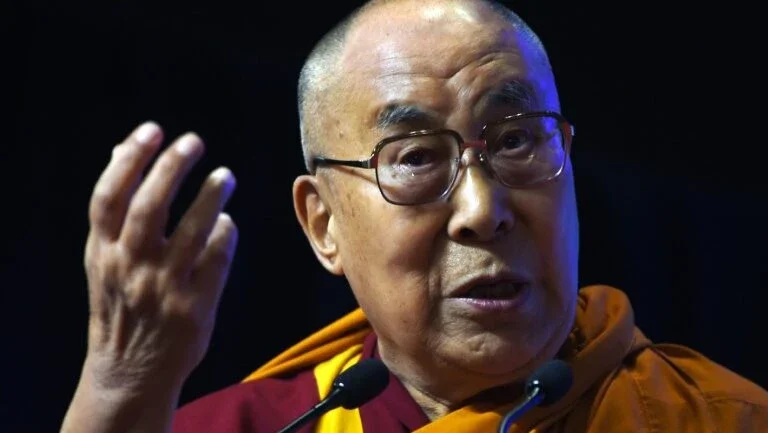 Dalai Lama pede desculpas por comentário sobre as mulheres