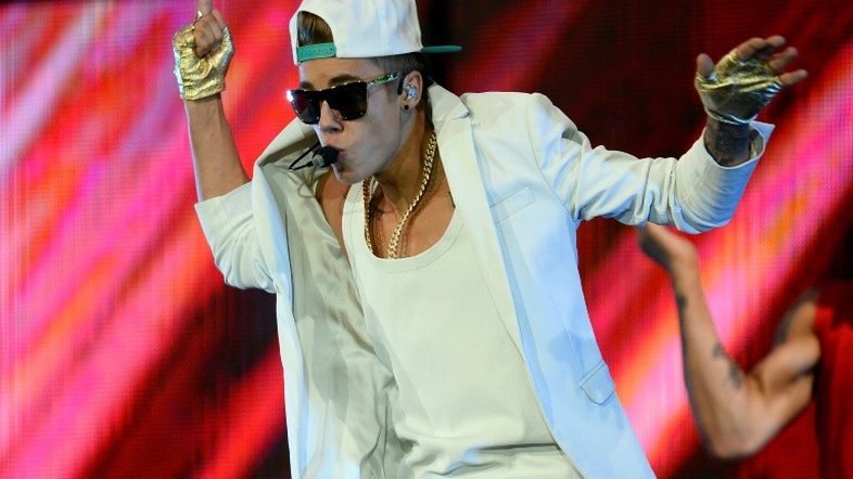 Bieber defende seu agente, acusado por Taylor Swift de intimidá-la
