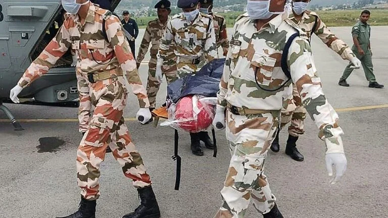 Índia recupera corpos de alpinistas mortos no Himalaia