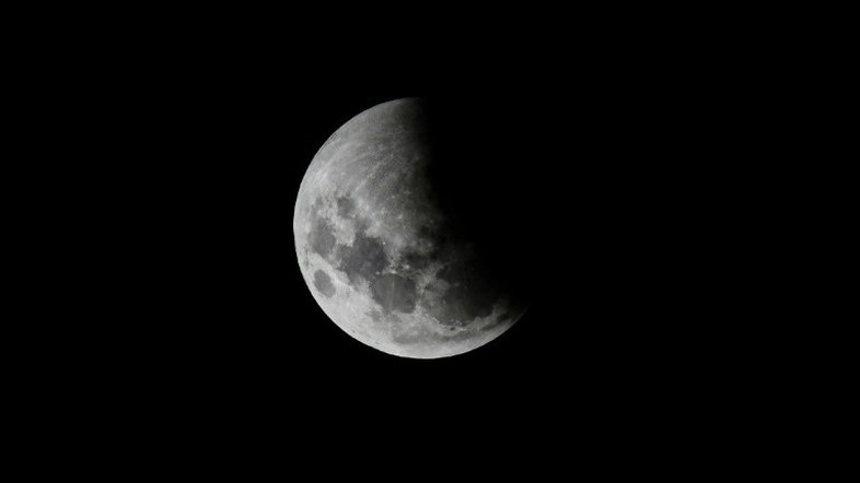 Um eclipse parcial da Lua para festejar os 50 anos da Apollo 11