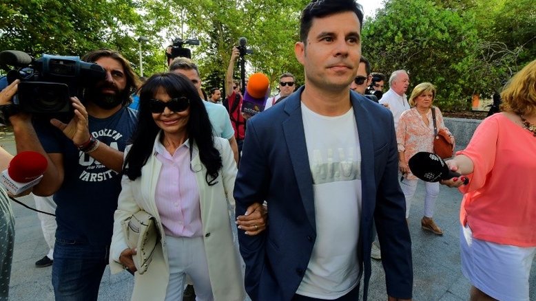 Justiça reconhece espanhol de 43 anos como filho biológico de Julio Iglesias