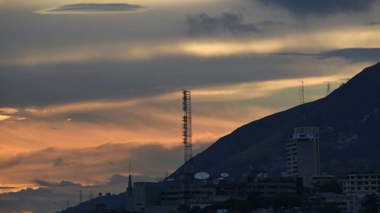 Apagão atinge Venezuela; governo fala em ‘ataque eletromagnético’
