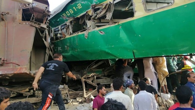 Balanço de acidente de trens no Paquistão sobe a 23 mortos
