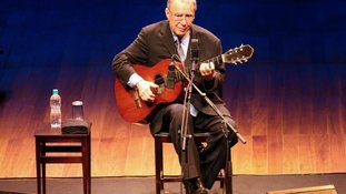 João Gilberto vem aí
