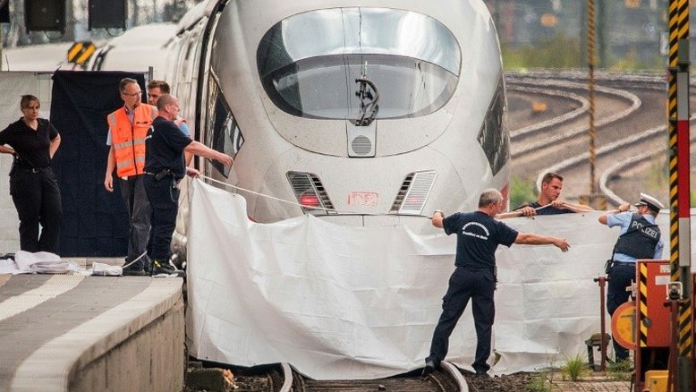 Garoto de 8 anos morre na Alemanha após ser empurrado na frente de um trem