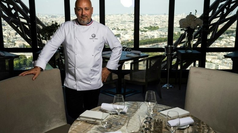 Mítico restaurante da Torre Eiffel reabre reformado