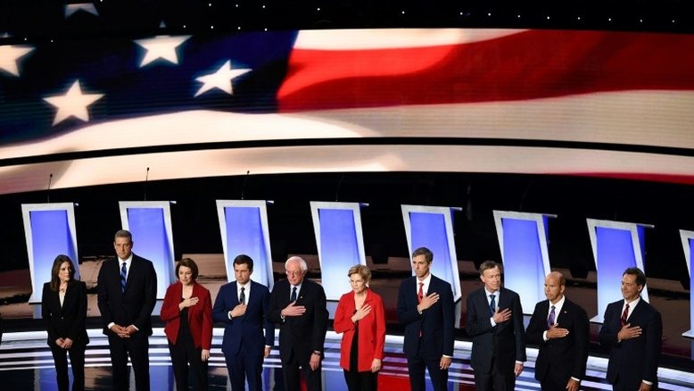 Pré-candidatos democratas moderados atacam Sanders e Warren em debate