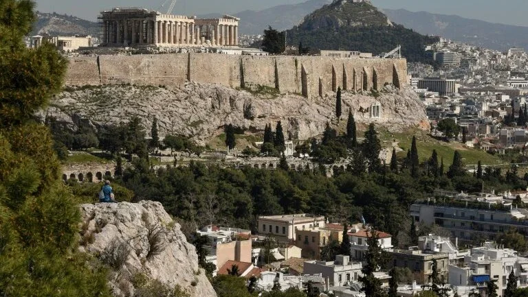 Calor provoca o fechamento da Acrópole de Atenas durante a tarde