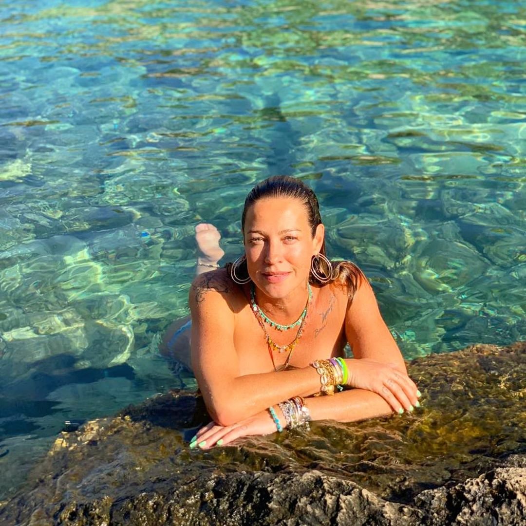 Luana Piovani se banha de topless em sua despedida de Ibiza 20 Luana Piovani se banha de topless em sua despedida de Ibiza