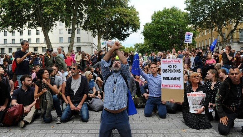 Batalha legal contra a suspensão do Parlamento britânico antes do Brexit