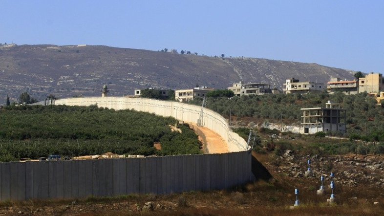 Ataques aéreos israelenses contra posição palestina pró-síria no Líbano