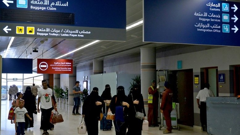 Mulheres sauditas já podem sair do país sem autorização de 'tutor'