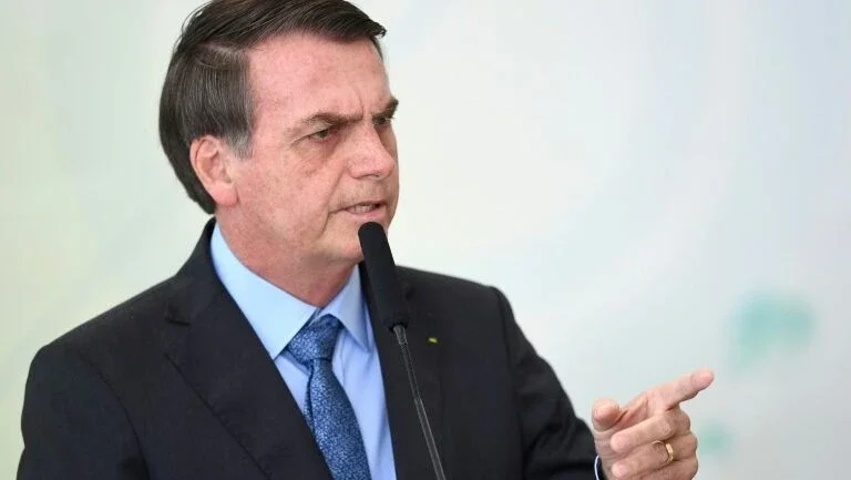 Bolsonaro acusa Macron de 